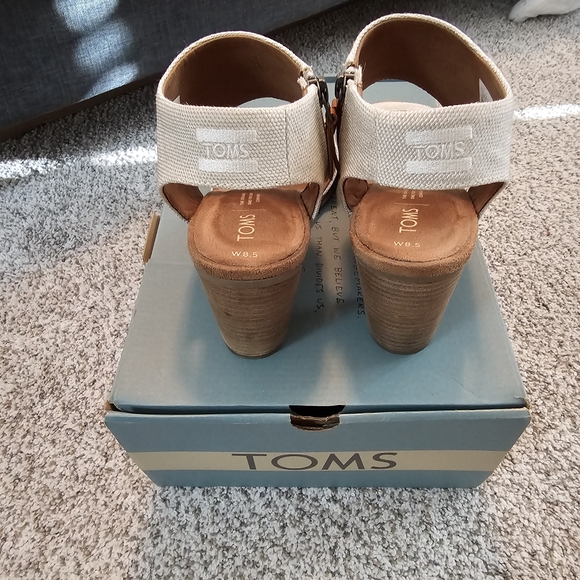 TOMS Women's Majorcs Cutout Tan Heeled Sandals - Picture 2 of 3